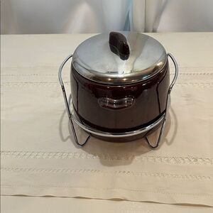 1950’s Westbend Bean Pot with holder H 7.5 Di 6.5 in wt 3.8 #